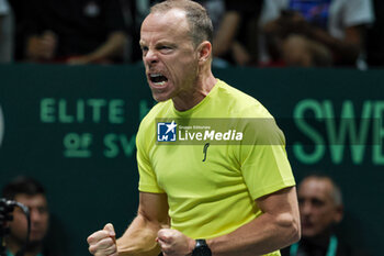 2023-09-12 - Johan Hedsber head coach of Sweden celebrates after winning the point during Davis Cup 2023 Group A in Bologna 12/09/23 at the Unipol Arena - DAVIS CUP - SWEDEN VS CHILE - INTERNATIONALS - TENNIS