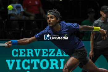 2023-09-12 - Elias Ymer (SWE) hits the ball with his forehand during Davis Cup 2023 Group A match between Nicolas Jarry (CHI) in Bologna 12/09/23 at the Unipol Arena - DAVIS CUP - SWEDEN VS CHILE - INTERNATIONALS - TENNIS