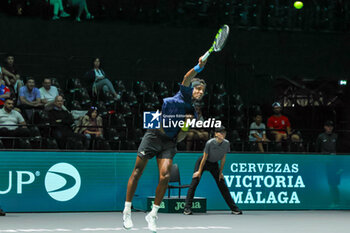 2023-09-12 - Elias Ymer (SWE) on serve during Davis Cup 2023 Group A match between Nicolas Jarry (CHI) in Bologna 12/09/23 at the Unipol Arena - DAVIS CUP - SWEDEN VS CHILE - INTERNATIONALS - TENNIS