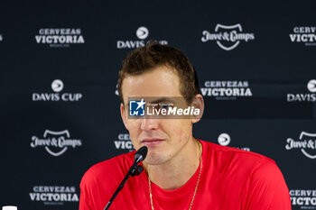2023-09-14 - Vasek Pospisil (CAN) at press conference at during Davis Cup 2023 Group A at the Unipol Arena in Bologna on 14/09/23 - DAVIS CUP - CANADA VS SWEDEN - INTERNATIONALS - TENNIS