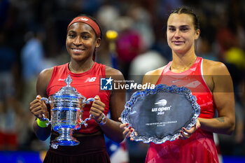 2023-09-09 - Coco Gauff of the United States & Aryna Sabalenka of Belarus during the singles final of the 2023 US Open Grand Slam tennis tournament - TENNIS - US OPEN 2023 - INTERNATIONALS - TENNIS