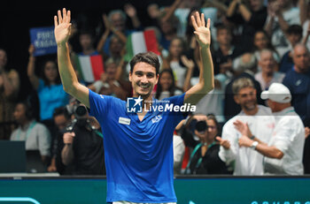 2023-09-17 - Lorenzo Sonego jubilates for the victory at the end of Italy vs Sweden - Finals group A match Lorenzo Sonego (ITA) vs Elias Ymer (SWE) at Unipol Arena - sport, tennis - September 17, 2023, Bologna, Italy - photo. c.b. - 2023 DAVIS CUP - ITALY VS SWEDEN - INTERNATIONALS - TENNIS
