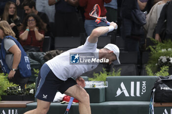2023-10-30 - Andy Murray of Great Britain breaks his racquet after losing his first round match against Alex De Minaur of Australia during day 1 of the Rolex Paris Masters 2023, ATP Masters 1000 tennis tournament on October 30, 2023 at Accor Arena in Paris, France - TENNIS - ATP - ROLEX PARIS MASTERS 2023 - INTERNATIONALS - TENNIS
