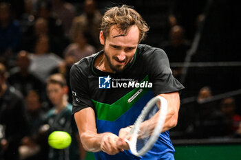 2023-11-01 - Daniil MEDVEDEV of Russia during the third day of the Rolex Paris Masters 2023, ATP Masters 1000 tennis tournament on November 01, 2023 at Accor Arena in Paris, France - TENNIS - ATP - ROLEX PARIS MASTERS 2023 - INTERNATIONALS - TENNIS