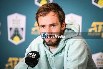 2023-11-01 - Daniil MEDVEDEV of Russia during the third day of the Rolex Paris Masters 2023, ATP Masters 1000 tennis tournament on November 01, 2023 at Accor Arena in Paris, France - TENNIS - ATP - ROLEX PARIS MASTERS 2023 - INTERNATIONALS - TENNIS