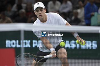 2023-11-02 - Mackenzie Mcdonald of USA during day 3 of the Rolex Paris Masters 2023, ATP Masters 1000 tennis tournament on November 1, 2023 at Accor Arena in Paris, France - TENNIS - ATP - ROLEX PARIS MASTERS 2023 - INTERNATIONALS - TENNIS