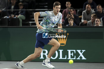 2023-11-02 - Hubert Hurkacz of Poland during day 4 of the Rolex Paris Masters 2023, ATP Masters 1000 tennis tournament on November 2, 2023 at Accor Arena in Paris, France - TENNIS - ATP - ROLEX PARIS MASTERS 2023 - INTERNATIONALS - TENNIS