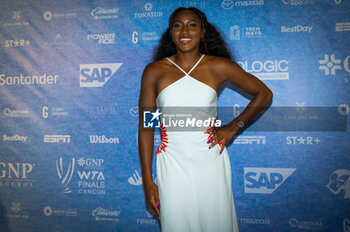 2023-10-27 - Coco Gauff of the United States on the purple carpet at the draw gala ahead of the 2023 WTA Finals Cancun, WTA tennis tournament on October 27, 2023 in Cancun, Mexico - TENNIS - WTA FINALS CANCUN 2023 - INTERNATIONALS - TENNIS