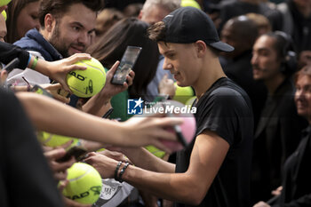 2023-11-03 - Holger Rune of Denmark with fans during day 4 of the Rolex Paris Masters 2023, ATP Masters 1000 tennis tournament on November 2, 2023 at Accor Arena in Paris, France - TENNIS - ATP - ROLEX PARIS MASTERS 2023 - INTERNATIONALS - TENNIS