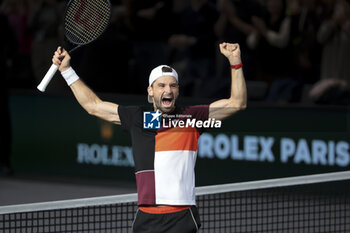 2023-11-04 - Grigor Dimitrov of Bulgaria celebrates his semifinal victory against Stefanos Tsitsipas of Greece during day 6 of the Rolex Paris Masters 2023, ATP Masters 1000 tennis tournament on November 4, 2023 at Accor Arena in Paris, France - TENNIS - ATP - ROLEX PARIS MASTERS 2023 - INTERNATIONALS - TENNIS