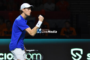 2023-11-23 - Jannik Sinner in action against Netherlands
during the
Finals Davis Cup 2023 match 
Italy vs Netherlands at 
the Palacio Martin Carpena, Spain in Malaga on 
November 23, 2023 - 2023 DAVIS CUP FINALS - INTERNATIONALS - TENNIS