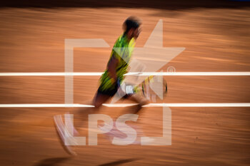 2023-04-20 - Carlos Alcaraz (Spain and Roberto Bautista Agut (Spain) face off during  a ATP 500 Barcelona Open Banc Sabadell round of 16 match at Real Club de Tenis de Barcelona, in Barcelona, Spain on April 20, 2023. (Photo / Felipe Mondino) - ATP 500 BARCELONA OPEN BANC SABADELL - INTERNATIONALS - TENNIS