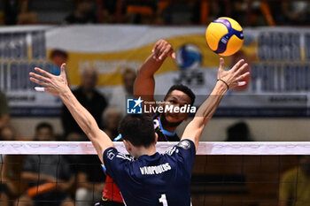 2023-10-15 - Spike of Osniel Mergarejo ( Allianz Milano ) - FINAL 3RD/4TH PLACE - ALLIANZ MILANO VS OLYMPIAKOS PIRAEUS - FRIENDLY MATCH - VOLLEYBALL