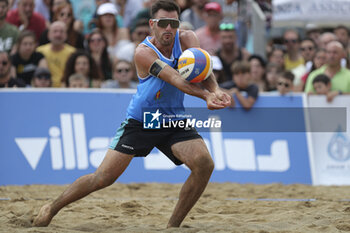 2023-07-02 - Bautista Amieva with a bagher at the Beach Volley Pro Tour Messina - BEACH VOLLEY PRO TOUR (DAY4) - BEACH VOLLEY - VOLLEYBALL