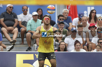 2023-07-02 - Bautista Amieva serves in the semifinal of the Beach Volley Pro Tour Messina - BEACH VOLLEY PRO TOUR (DAY4) - BEACH VOLLEY - VOLLEYBALL