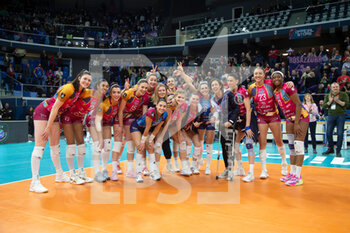 2023-02-08 - Players of Vero Volley Milano celebrate the victory - VERO VOLLEY MILANO VS VOLERO LE CANNET - CHAMPIONS LEAGUE WOMEN - VOLLEYBALL