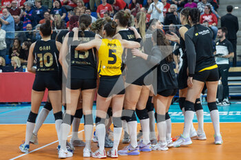 2023-03-21 - Players of Vakifbank Istanbul celebrate after scoring a match point - VERO VOLLEY MILANO ITA  VS VAKIFBANK ISTANBUL - CHAMPIONS LEAGUE WOMEN - VOLLEYBALL