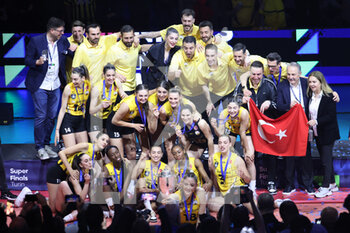 2023-05-20 - VakifBank Istanbul players celebrates the  victory with the team - WOMEN'S SUPER FINALS 2023 - VAKIFBANK ISTANBUL VS ECZACIBASI DYNAVIT ISTANBUL - CHAMPIONS LEAGUE WOMEN - VOLLEYBALL