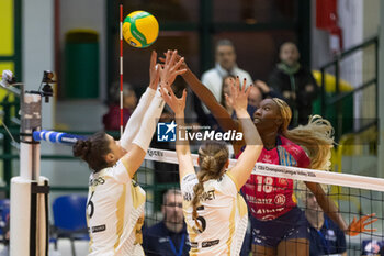 2023-12-06 - Attack of Paola Egonu (Allianz VV Milano) during CEV Champions League Women 2024 match between Allianz VV Milano and Mulhouse Alsace at Opiquad Arena, Monza, Italy on December 6, 2023 - ALLIANZ VV MILANO VS VOLLEY MULHOUSE ALSACE - CHAMPIONS LEAGUE WOMEN - VOLLEYBALL