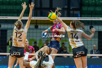 2023-12-06 - Fast of Laura Heyrman (Allianz VV Milano) during CEV Champions League Women 2024 match between Allianz VV Milano and Mulhouse Alsace at Opiquad Arena, Monza, Italy on December 6, 2023 - ALLIANZ VV MILANO VS VOLLEY MULHOUSE ALSACE - CHAMPIONS LEAGUE WOMEN - VOLLEYBALL