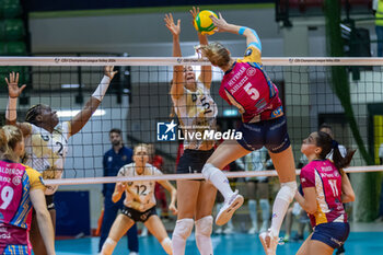2023-12-06 - Attack of Laura Heyrman (Allianz VV Milano) during CEV Champions League Women 2024 match between Allianz VV Milano and Mulhouse Alsace at Opiquad Arena, Monza, Italy on December 6, 2023 - ALLIANZ VV MILANO VS VOLLEY MULHOUSE ALSACE - CHAMPIONS LEAGUE WOMEN - VOLLEYBALL