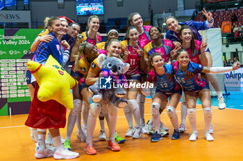 2023-12-06 - Happiness of Players of Vero Volley Milano during CEV Champions League Women 2024 match between Allianz VV Milano and Mulhouse Alsace at Opiquad Arena, Monza, Italy on December 6, 2023 - ALLIANZ VV MILANO VS VOLLEY MULHOUSE ALSACE - CHAMPIONS LEAGUE WOMEN - VOLLEYBALL