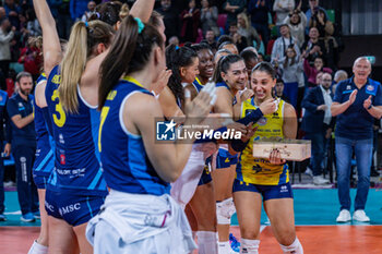2023-11-29 - Beatrice Parrocchiale (Savino Del Bene Scandicci) MPV celebrates with teammates - SAVINO DEL BENE SCANDICCI VS ECZACIBASI DYNAVIT ISTANBUL - CHAMPIONS LEAGUE WOMEN - VOLLEYBALL