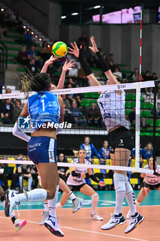 2023-12-05 - Spike of Vittoria Alice Piani (Antonio Carraro Imoco Volley) - ANTONIO CARRARO IMOCO CONEGLIANO VS ALLIANZ MTV STUTTGART - CHAMPIONS LEAGUE WOMEN - VOLLEYBALL