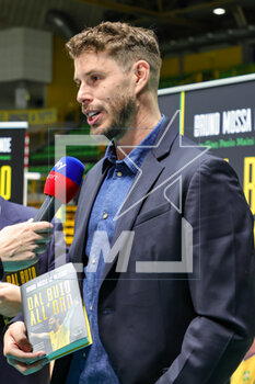 2023-04-27 - Bruno Mossa De Rezende interviewed by Sky Sport during “Dal buio all’oro” book presentation at PalaPanini in Modena (Italy) on 27th of April 2023. Edit by Rizzoli. - BRUNO MOSSA DE REZENDE PRESENTS HIS BOOK 