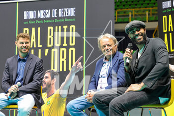 2023-04-27 - Earvin Ngapeth talk about the book during “Dal buio all’oro” book presentation at PalaPanini in Modena (Italy) on 27th of April 2023. Edit by Rizzoli. - BRUNO MOSSA DE REZENDE PRESENTS HIS BOOK 
