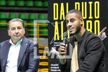 2023-04-27 - Ricardo Lucarelli talk about the book during “Dal buio all’oro” book presentation at PalaPanini in Modena (Italy) on 27th of April 2023. Edit by Rizzoli. - BRUNO MOSSA DE REZENDE PRESENTS HIS BOOK 