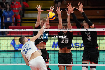 31/08/2023 - serbia' s pavle peric in action - SERBIA VS BELGIUM - EUROVOLLEY MEN - VOLLEY