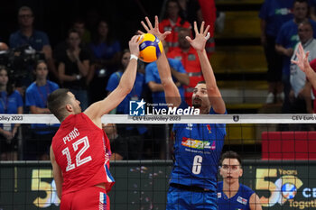 01/09/2023 - serbia's pavle peric against italy's simone giannelli - SERBIA VS ITALY - EUROVOLLEY MEN - VOLLEY