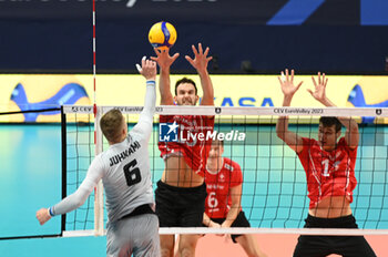 03/09/2023 - Estonia's Juhkami Martti #6 and Switzerland's Weisigk Julian #15 - ESTONIA VS SWITZERLAND - EUROVOLLEY MEN - VOLLEY