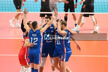 04/09/2023 - Serbia's team elebrations for the conquest of the point - SERBIA VS ESTONIA - EUROVOLLEY MEN - VOLLEY