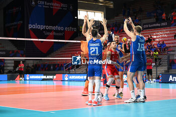 04/09/2023 - Serbia's players take to the volleyball court - SERBIA VS ESTONIA - EUROVOLLEY MEN - VOLLEY