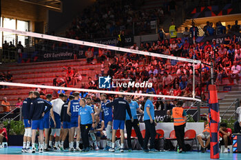 04/09/2023 - Serbia's team time out - SERBIA VS ESTONIA - EUROVOLLEY MEN - VOLLEY