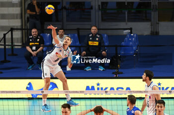 04/09/2023 - Italy's Giannelli Simone #6 serve - ITALY VS SWITZERLAND - EUROVOLLEY MEN - VOLLEY