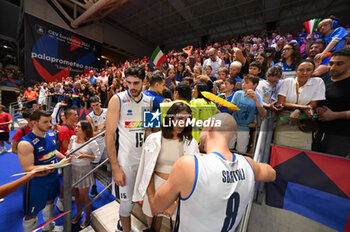 04/09/2023 - Italy's players among the fans at the end of the match - ITALY VS SWITZERLAND - EUROVOLLEY MEN - VOLLEY