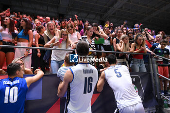 04/09/2023 - Italy's players among the fans at the end of the match - ITALY VS SWITZERLAND - EUROVOLLEY MEN - VOLLEY