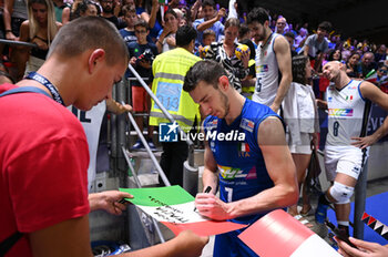 2023-09-04 - Italy's Balaso Fabio #7 signs autographs for fans - ITALY VS SWITZERLAND - CEV EUROVOLLEY MEN - VOLLEYBALL