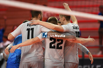 2023-09-05 - Estonia's team rejoices after a point - BELGIUM VS ESTONIA - CEV EUROVOLLEY MEN - VOLLEYBALL