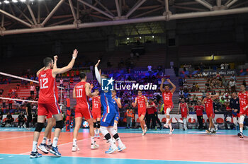 2023-09-05 - Serbia's team cheer at the end of the match - GERMANY VS SERBIA - CEV EUROVOLLEY MEN - VOLLEYBALL
