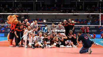 2023-09-06 - Belgium's group photo after the match - SWITZERLAND VS BELGIUM - CEV EUROVOLLEY MEN - VOLLEYBALL