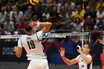 2023-09-06 - Italy's Giannelli Simone #6 dribble and Italy's Russo Roberto #19 attack - GERMANY VS ITALY - CEV EUROVOLLEY MEN - VOLLEYBALL