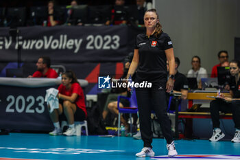 2023-08-16 - Lauren Bertolacci Head Coach of Switzerland during CEV EuroVolley 2023 women Final Round Pool B volleyball match between Switzerland and Bosnia-Herzegovina at Arena di Monza, Monza, Italy on August 16, 2023 - CEV EUROVOLLEY 2023 - WOMEN - SWITZERLAND VS BOSNIA & HERZEGOVINA - INTERNATIONALS - VOLLEYBALL