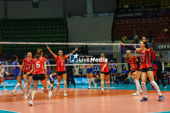 2023-08-16 - Switzerland players during CEV EuroVolley 2023 women Final Round Pool B volleyball match between Switzerland and Bosnia-Herzegovina at Arena di Monza, Monza, Italy on August 16, 2023 - CEV EUROVOLLEY 2023 - WOMEN - SWITZERLAND VS BOSNIA & HERZEGOVINA - INTERNATIONALS - VOLLEYBALL