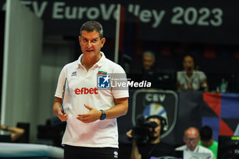 2023-08-16 - Lorenzo Micelli Head Coach of Bulgaria looks on during CEV EuroVolley 2023 women Final Round Pool B volleyball match between Bulgaria and Croatia at Arena di Monza, Monza, Italy on August 16, 2023 - CEV EUROVOLLEY 2023 - WOMEN - BULGARIA VS CROATIA - INTERNATIONALS - VOLLEYBALL
