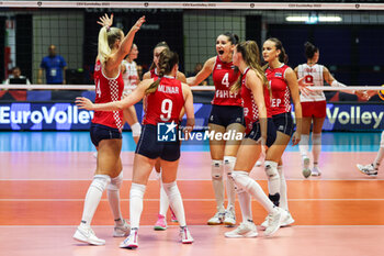 2023-08-16 - Croatia players celebrate during CEV EuroVolley 2023 women Final Round Pool B volleyball match between Bulgaria and Croatia at Arena di Monza, Monza, Italy on August 16, 2023 - CEV EUROVOLLEY 2023 - WOMEN - BULGARIA VS CROATIA - INTERNATIONALS - VOLLEYBALL