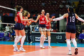 2023-08-17 - Croatia players celebrate during CEV EuroVolley 2023 women Final Round Pool B volleyball match between Bulgaria and Croatia at Arena di Monza, Monza, Italy on August 16, 2023 - CEV EUROVOLLEY 2023 - WOMEN - BOSNIA & HERZEGOVINA VS BULGARIA - INTERNATIONALS - VOLLEYBALL